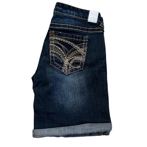 Maurices Distressed Embroidered Jean Shorts Sz. 7/8 - Picture 9 of 11